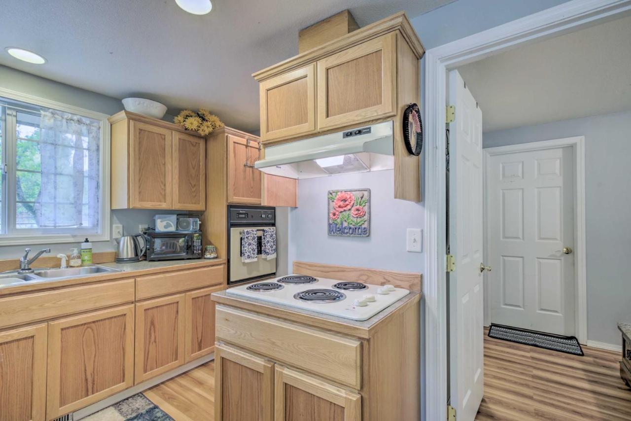 Cozy Cottage On Flower Farm With Baker Creek Views! McMinnville Exterior photo