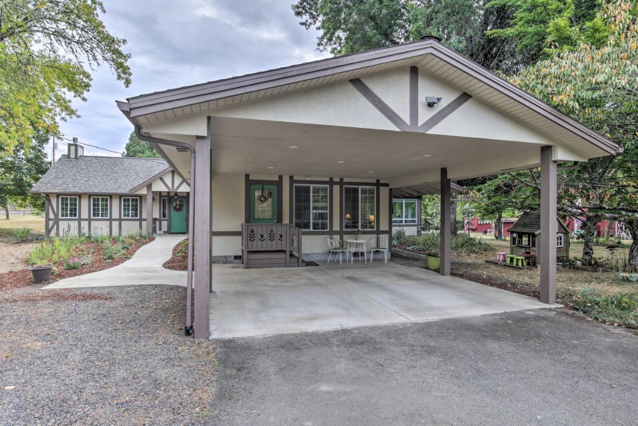 Cozy Cottage On Flower Farm With Baker Creek Views! McMinnville Exterior photo